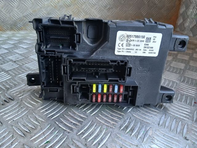 bontott FIAT GRANDE PUNTO Biztosítéktábla Utastér