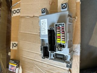 bontott FIAT GRANDE PUNTO Biztosítéktábla Utastér