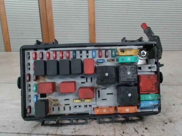 bontott FIAT GRANDE PUNTO Biztosítéktábla Utastér