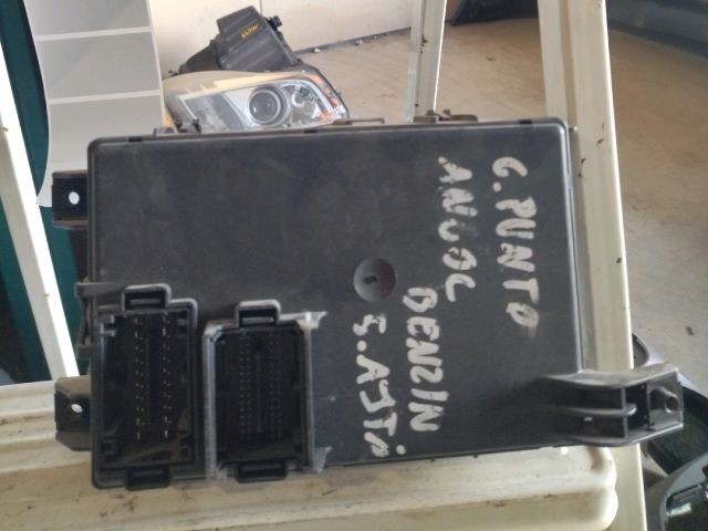 bontott FIAT GRANDE PUNTO Biztosítéktábla Utastér