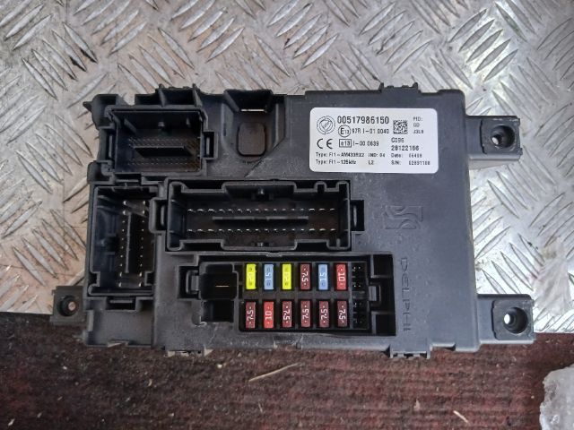 bontott FIAT GRANDE PUNTO Biztosítéktábla Utastér