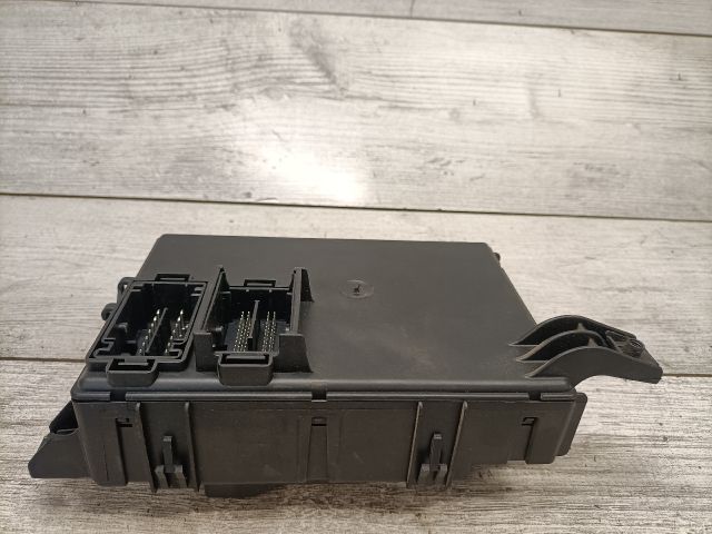 bontott FIAT GRANDE PUNTO Biztosítéktábla Utastér