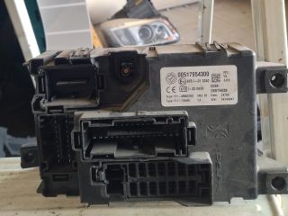 bontott FIAT GRANDE PUNTO Biztosítéktábla Utastér