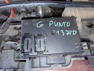 bontott FIAT GRANDE PUNTO Biztosítéktábla Utastér