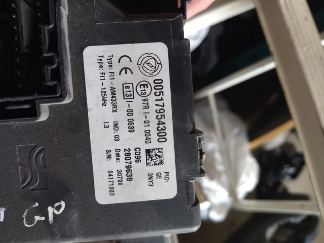 bontott FIAT GRANDE PUNTO Biztosítéktábla Utastér