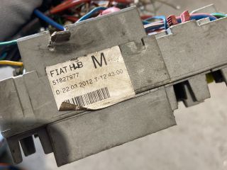 bontott FIAT GRANDE PUNTO Biztosítéktábla Utastér