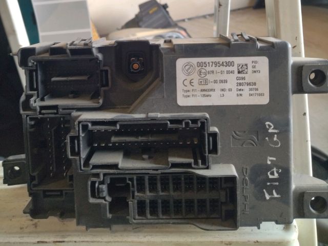 bontott FIAT GRANDE PUNTO Biztosítéktábla Utastér