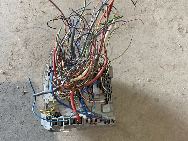 bontott FIAT GRANDE PUNTO Biztosítéktábla Utastér