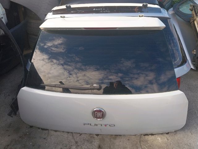 bontott FIAT GRANDE PUNTO Csomagtérajtó (Részeivel)