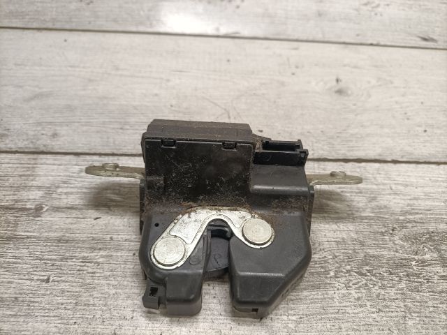 bontott FIAT GRANDE PUNTO Csomagtérajtó Zárszerkezet