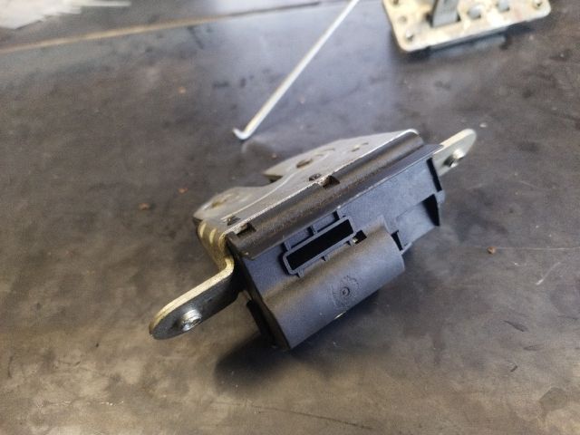 bontott FIAT GRANDE PUNTO Csomagtérajtó Zárszerkezet