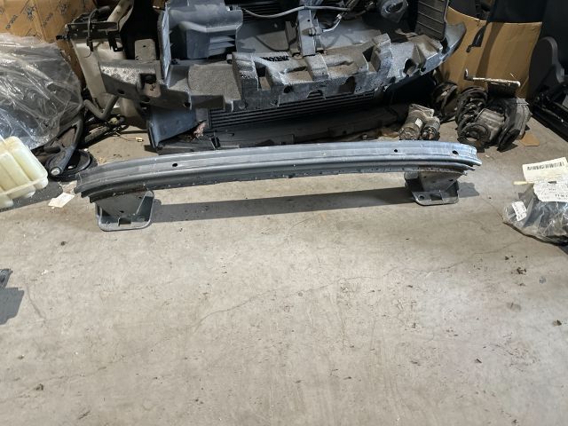 bontott FIAT GRANDE PUNTO Első Lökhárító Merevítő (Fém)