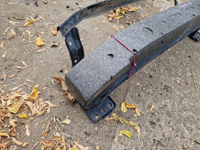 bontott FIAT GRANDE PUNTO Első Lökhárító Merevítő (Fém)