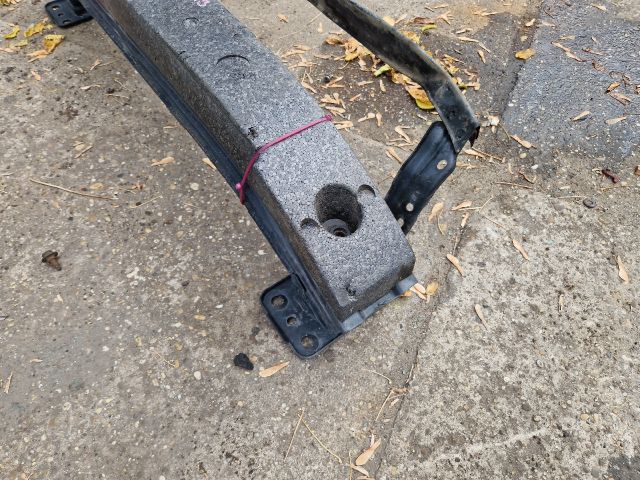 bontott FIAT GRANDE PUNTO Első Lökhárító Merevítő (Fém)