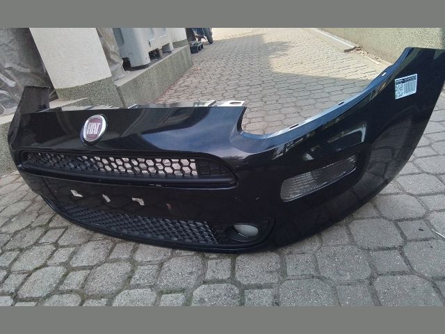 bontott FIAT GRANDE PUNTO Első Lökhárító (Részeivel)