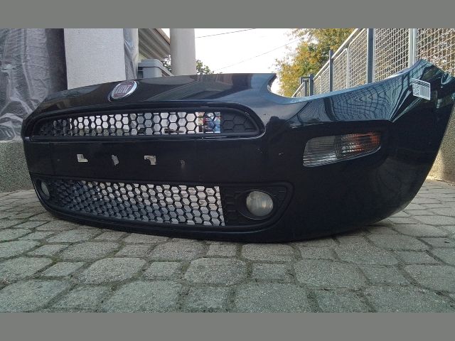 bontott FIAT GRANDE PUNTO Első Lökhárító (Részeivel)