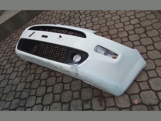 bontott FIAT GRANDE PUNTO Első Lökhárító (Részeivel)