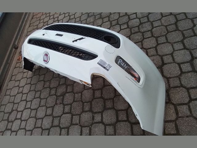 bontott FIAT GRANDE PUNTO Első Lökhárító (Részeivel)