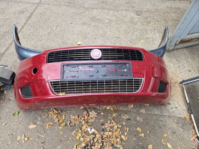 bontott FIAT GRANDE PUNTO Első Lökhárító (Részeivel)