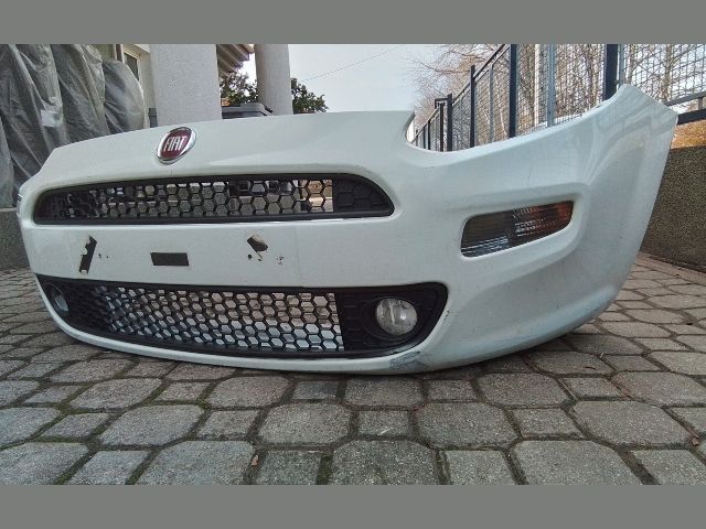 bontott FIAT GRANDE PUNTO Első Lökhárító (Részeivel)