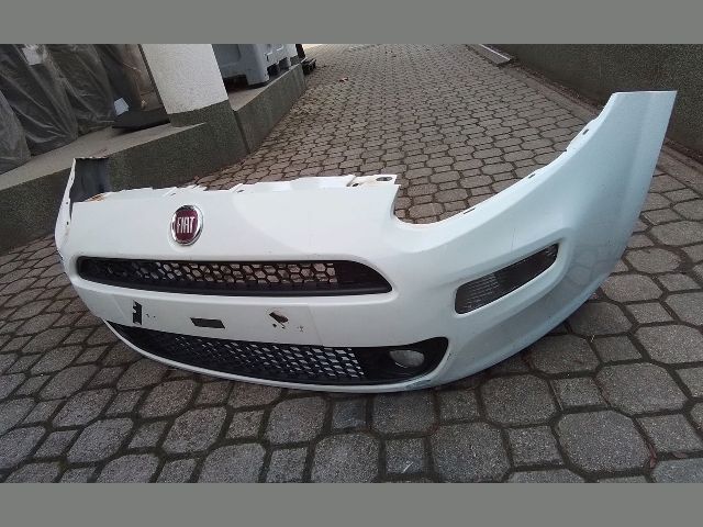 bontott FIAT GRANDE PUNTO Első Lökhárító (Részeivel)