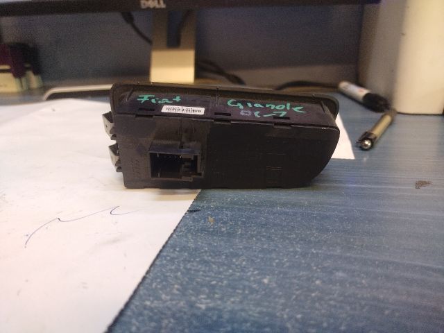 bontott FIAT GRANDE PUNTO Fényszórómagasság Állító Kapcsoló