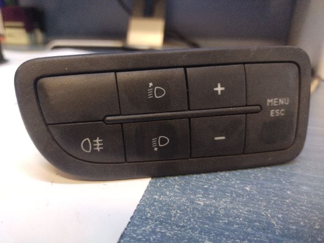 bontott FIAT GRANDE PUNTO Fényszórómagasság Állító Kapcsoló