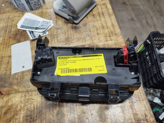 bontott FIAT GRANDE PUNTO Fűtéskapcsoló (digit klímás)