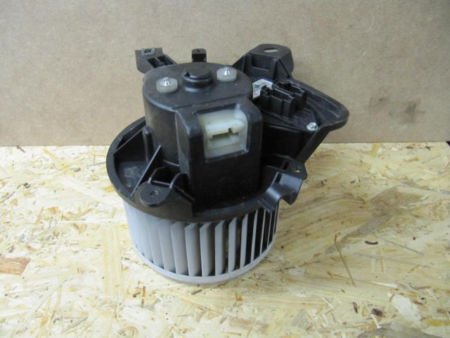 bontott FIAT GRANDE PUNTO Fűtőmotor (Klímás)