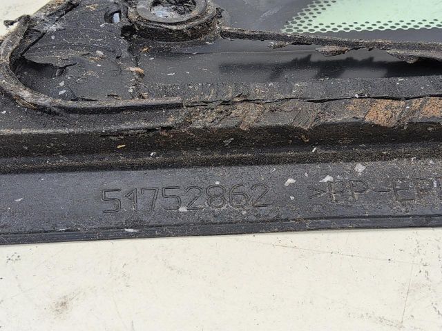 bontott FIAT GRANDE PUNTO Jobb első Ablak