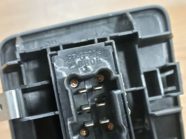 bontott FIAT GRANDE PUNTO Jobb első Ablakemelő Kapcsoló