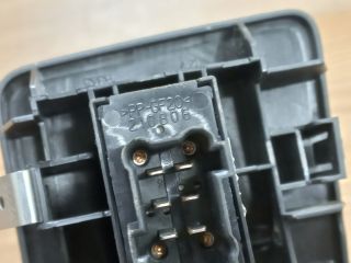 bontott FIAT GRANDE PUNTO Jobb első Ablakemelő Kapcsoló