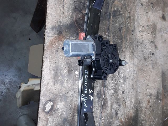 bontott FIAT GRANDE PUNTO Jobb első Ablakemelő Szerkezet (Elektromos)