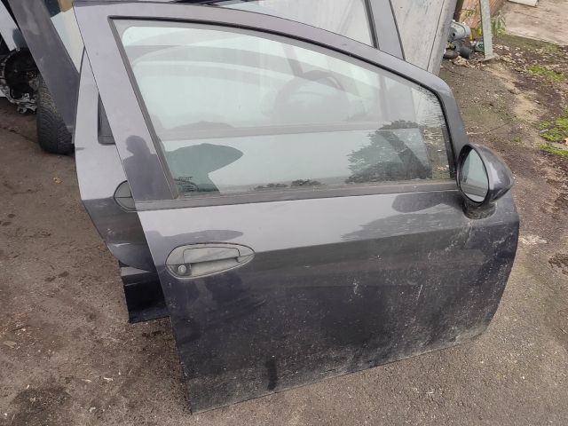 bontott FIAT GRANDE PUNTO Jobb első Ajtó (Részeivel)