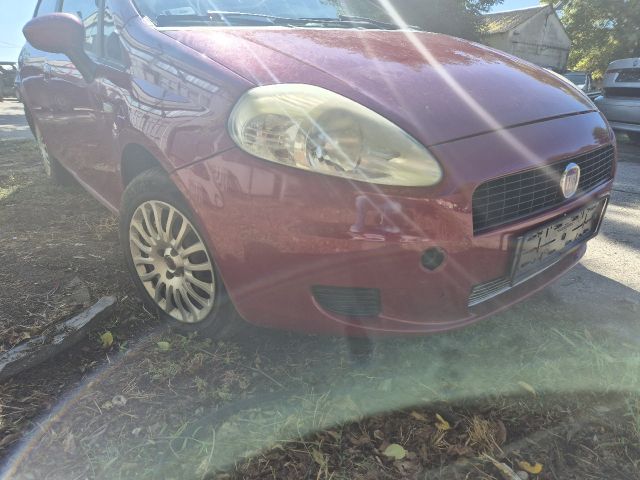 bontott FIAT GRANDE PUNTO Jobb első Ajtó (Részeivel)