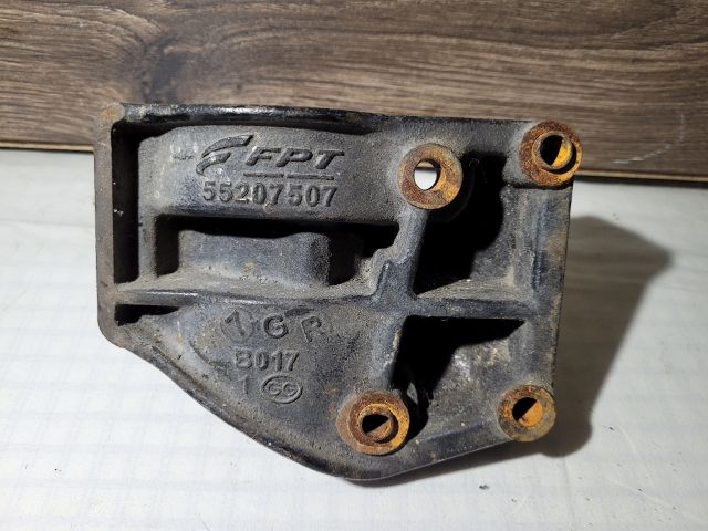 bontott FIAT GRANDE PUNTO Jobb első Féltengely Tartó