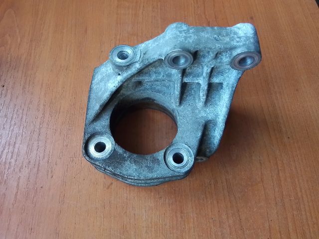 bontott FIAT GRANDE PUNTO Jobb első Féltengely Tartó