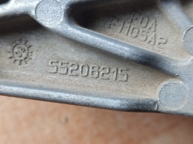 bontott FIAT GRANDE PUNTO Jobb első Féltengely Tartó