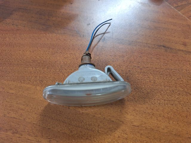 bontott FIAT GRANDE PUNTO Jobb első Sárvédő Irányjelző