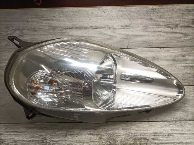 bontott FIAT GRANDE PUNTO Jobb Fényszóró