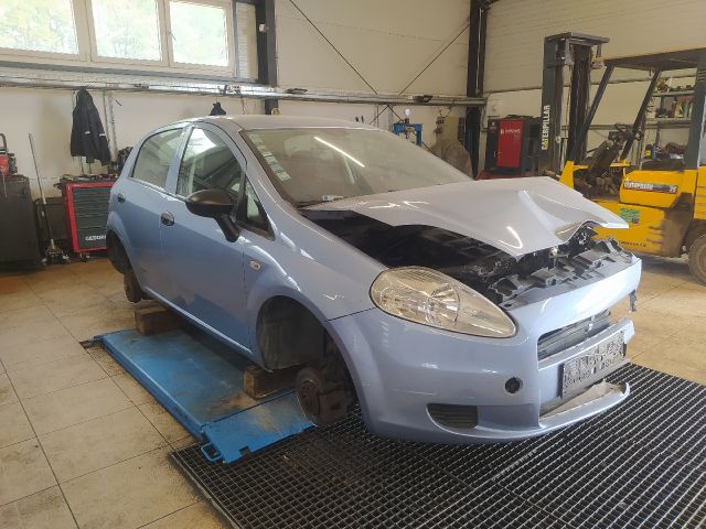 bontott FIAT GRANDE PUNTO Jobb hátsó Ajtó (Üres lemez)