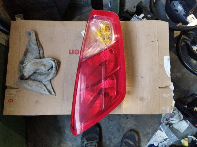 bontott FIAT GRANDE PUNTO Jobb Hátsó Lámpa
