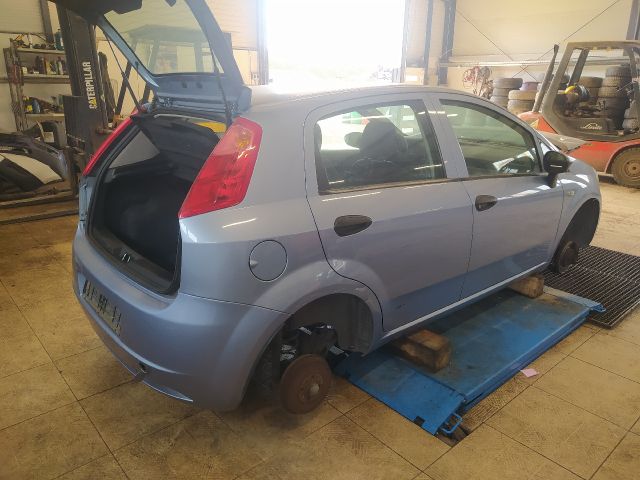 bontott FIAT GRANDE PUNTO Jobb hátsó Vízlehúzó Gumicsík