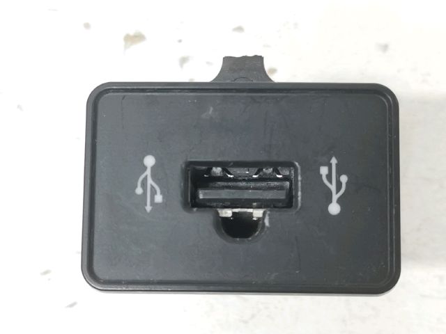 bontott FIAT GRANDE PUNTO USB Aljzat