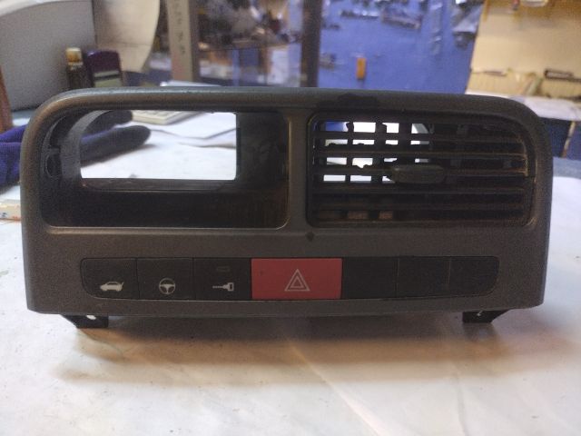 bontott FIAT GRANDE PUNTO Vészvillogó Kapcsoló