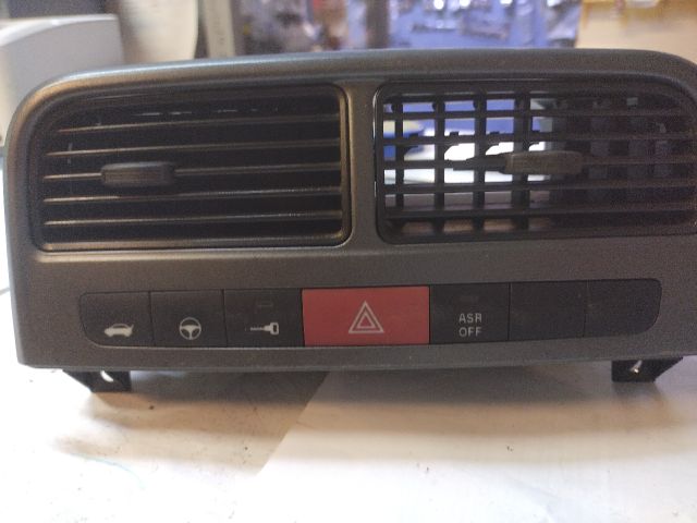 bontott FIAT GRANDE PUNTO Vészvillogó Kapcsoló