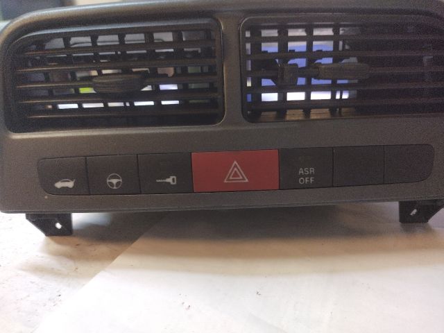 bontott FIAT GRANDE PUNTO Vészvillogó Kapcsoló