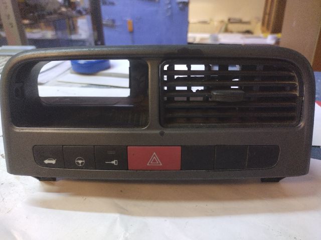 bontott FIAT GRANDE PUNTO Vészvillogó Kapcsoló