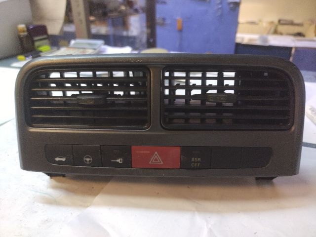 bontott FIAT GRANDE PUNTO Vészvillogó Kapcsoló