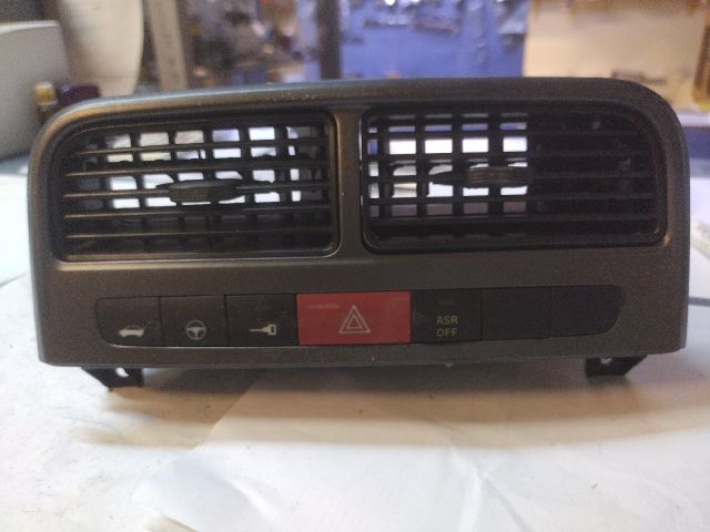 bontott FIAT GRANDE PUNTO Vészvillogó Kapcsoló